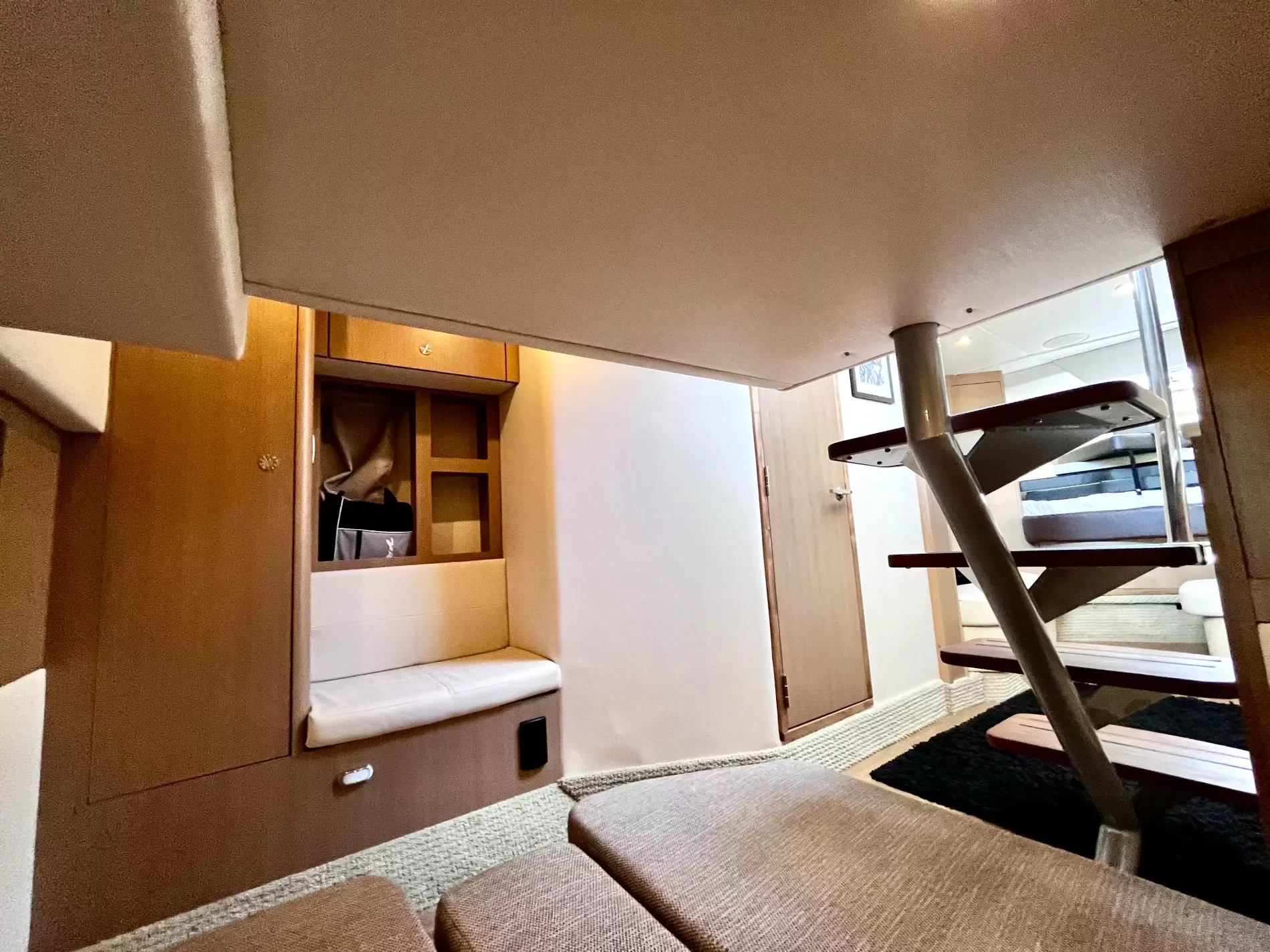 Pre-Owned 2018 Sea ray Sundancer 350 Coupe for Sale | Vancouver, BC | M&P Yacht Centre | 6a7bff4a7dff9dfbb50888a8
