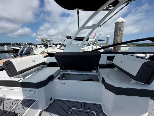 2027 Cobalt R6 OB detail image 16