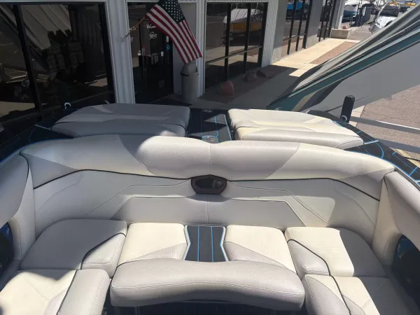 boat-detail-slider-thumb-8