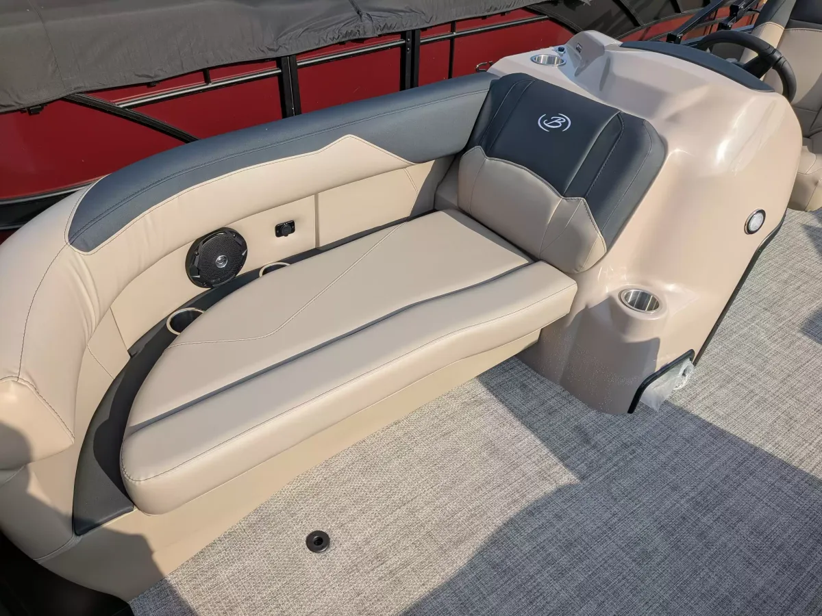boat-carouselImage-image