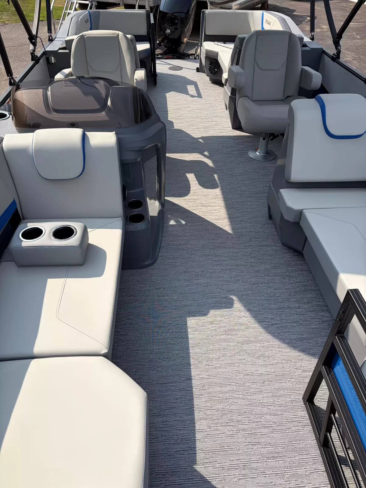 boat-carouselImage-image