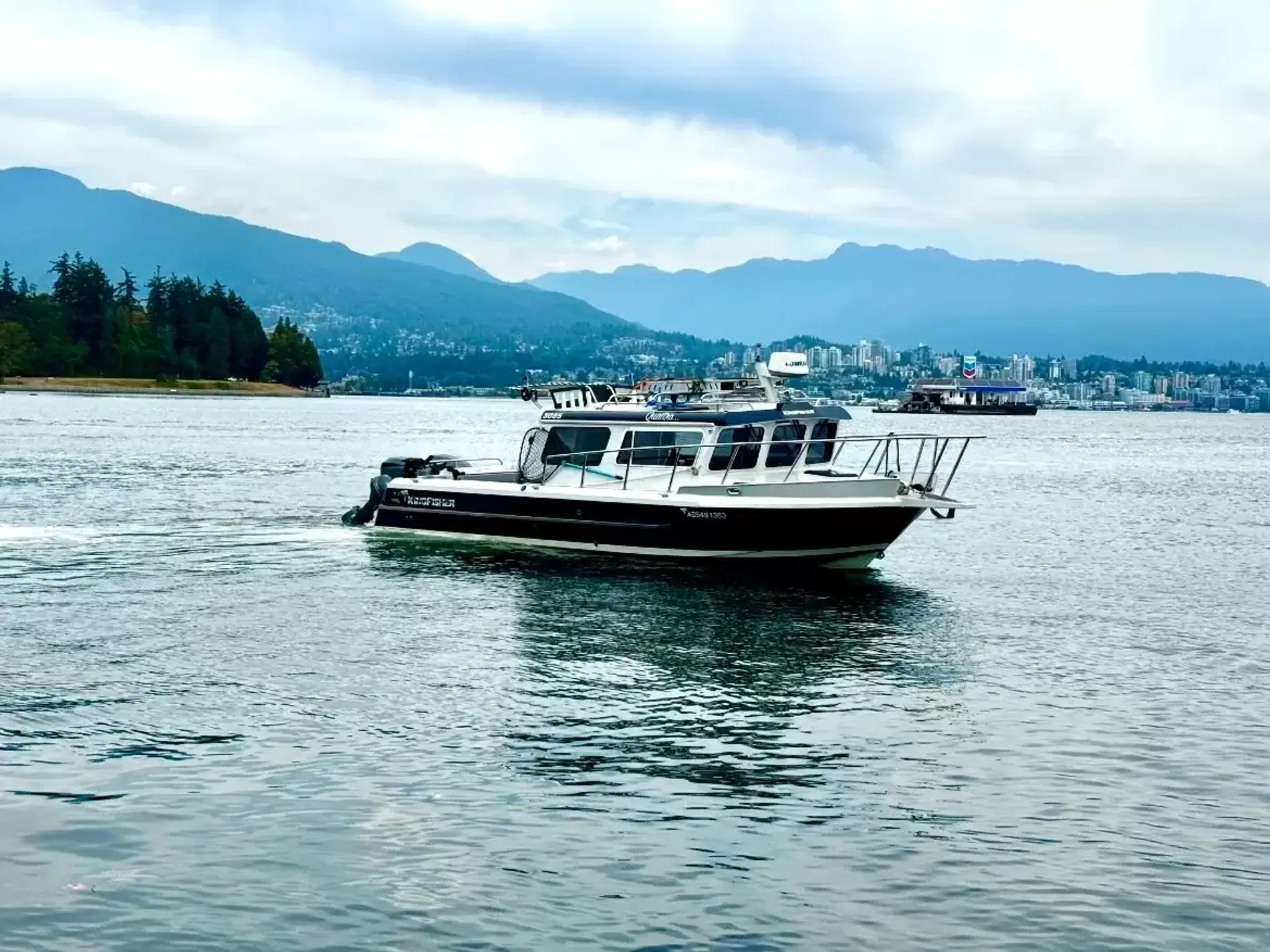 Pre-Owned 2016 Kingfisher 3025 for Sale | Vancouver, BC | M&P Yacht Centre | 6a868a78a0d2b2871103a861