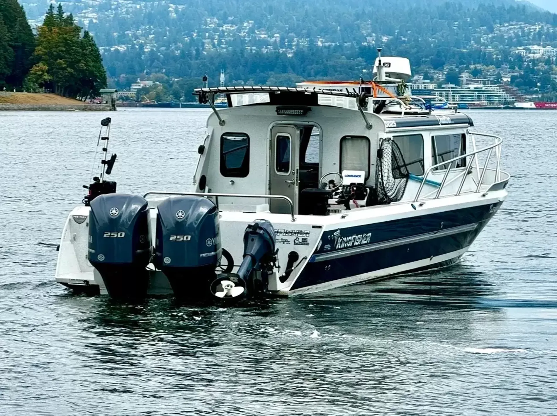 Pre-Owned 2016 Kingfisher 3025 for Sale | Vancouver, BC | M&P Yacht Centre | 6a868a78a0d2b2871103a861
