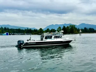 Pre-Owned 2016 Kingfisher 3025 for Sale | Vancouver, BC | M&P Yacht Centre | 6a868a78a0d2b2871103a861