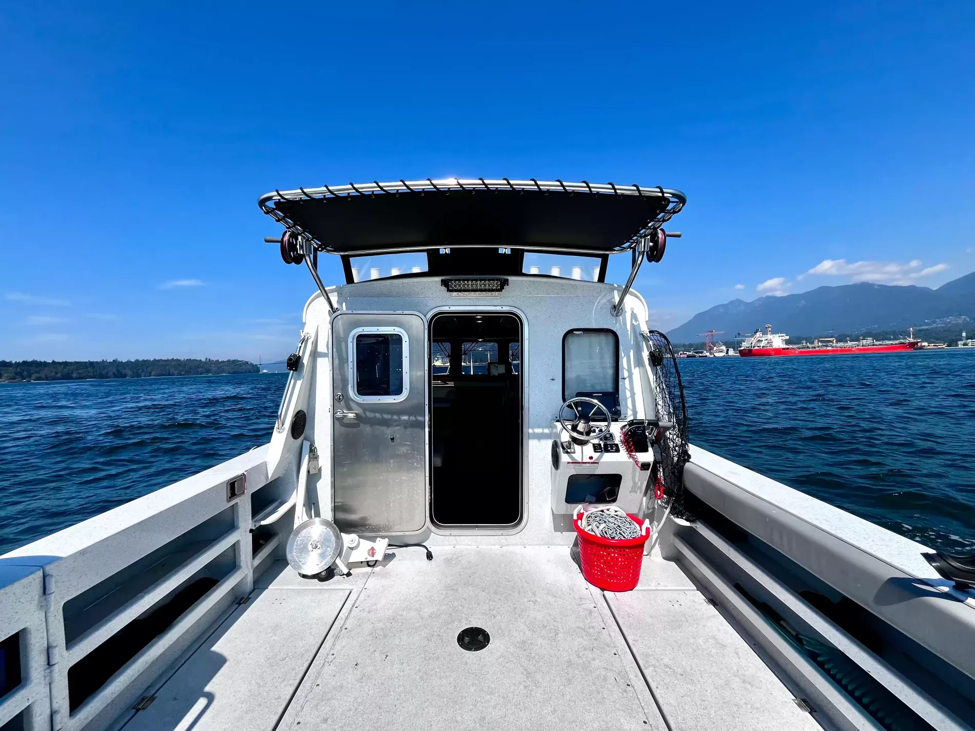 Pre-Owned 2016 Kingfisher 3025 for Sale | Vancouver, BC | M&P Yacht Centre | 6a868a78a0d2b2871103a861