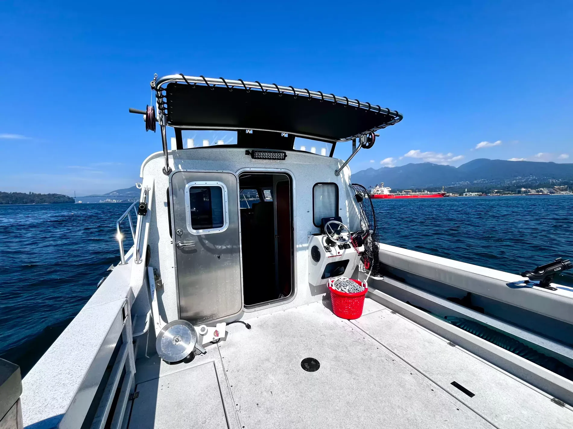 Pre-Owned 2016 Kingfisher 3025 for Sale | Vancouver, BC | M&P Yacht Centre | 6a868a78a0d2b2871103a861