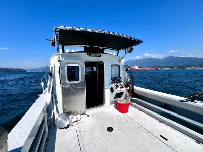 Pre-Owned 2016 Kingfisher 3025 for Sale | Vancouver, BC | M&P Yacht Centre | 6a868a78a0d2b2871103a861