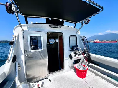Pre-Owned 2016 Kingfisher 3025 for Sale | Vancouver, BC | M&P Yacht Centre | 6a868a78a0d2b2871103a861