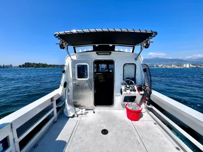 Pre-Owned 2016 Kingfisher 3025 for Sale | Vancouver, BC | M&P Yacht Centre | 6a868a78a0d2b2871103a861