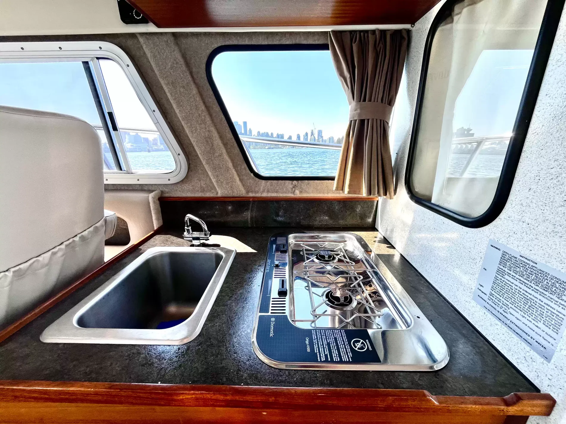 Pre-Owned 2016 Kingfisher 3025 for Sale | Vancouver, BC | M&P Yacht Centre | 6a868a78a0d2b2871103a861