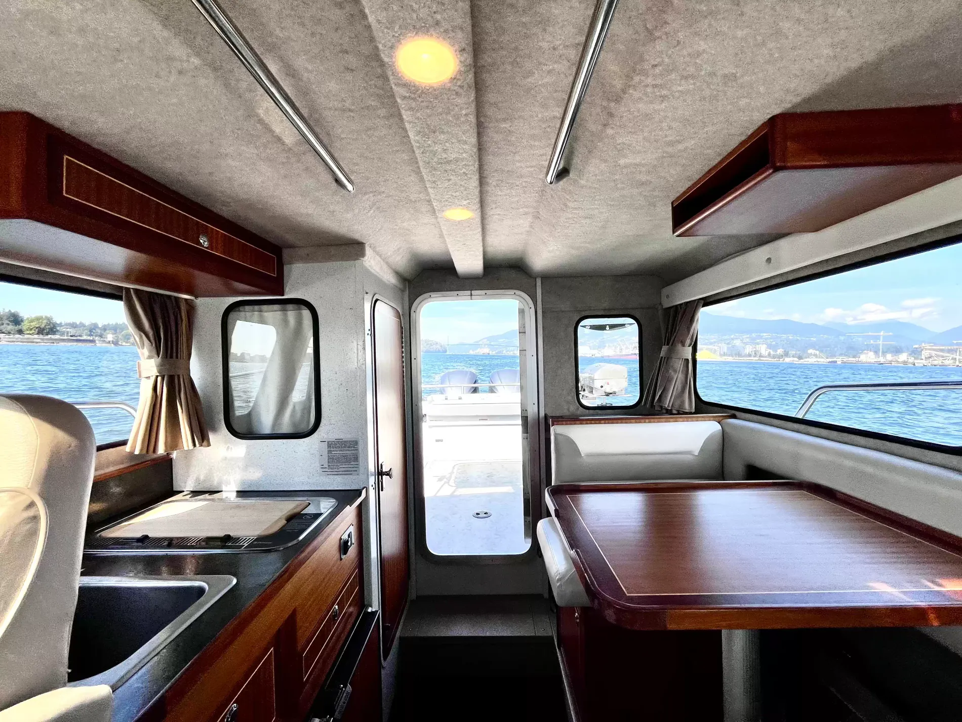 Pre-Owned 2016 Kingfisher 3025 for Sale | Vancouver, BC | M&P Yacht Centre | 6a868a78a0d2b2871103a861