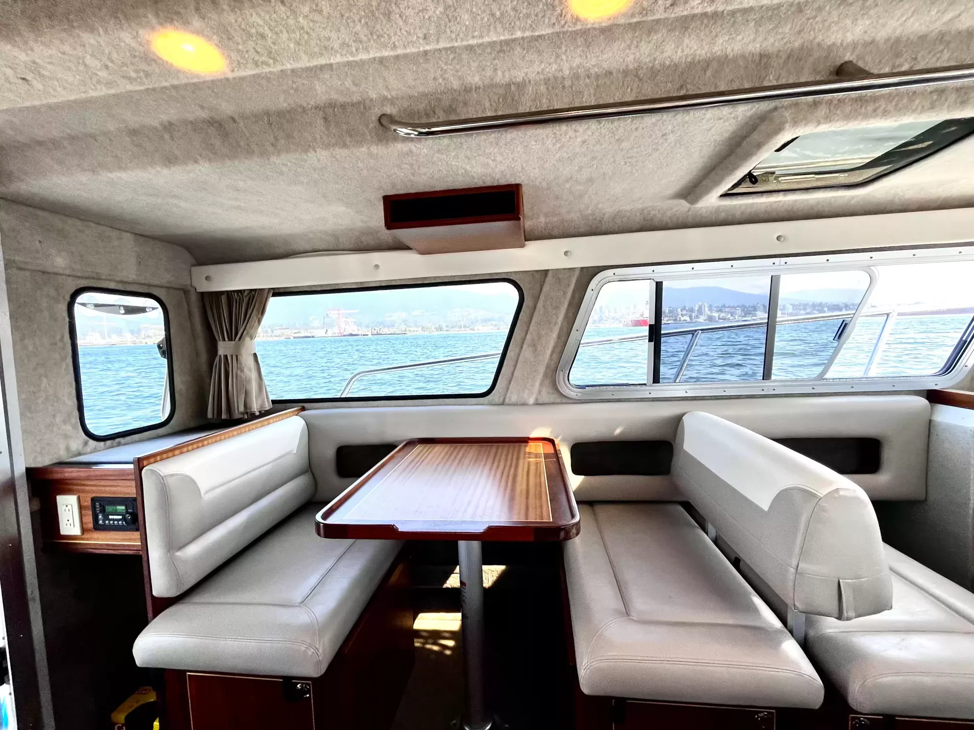 Pre-Owned 2016 Kingfisher 3025 for Sale | Vancouver, BC | M&P Yacht Centre | 6a868a78a0d2b2871103a861