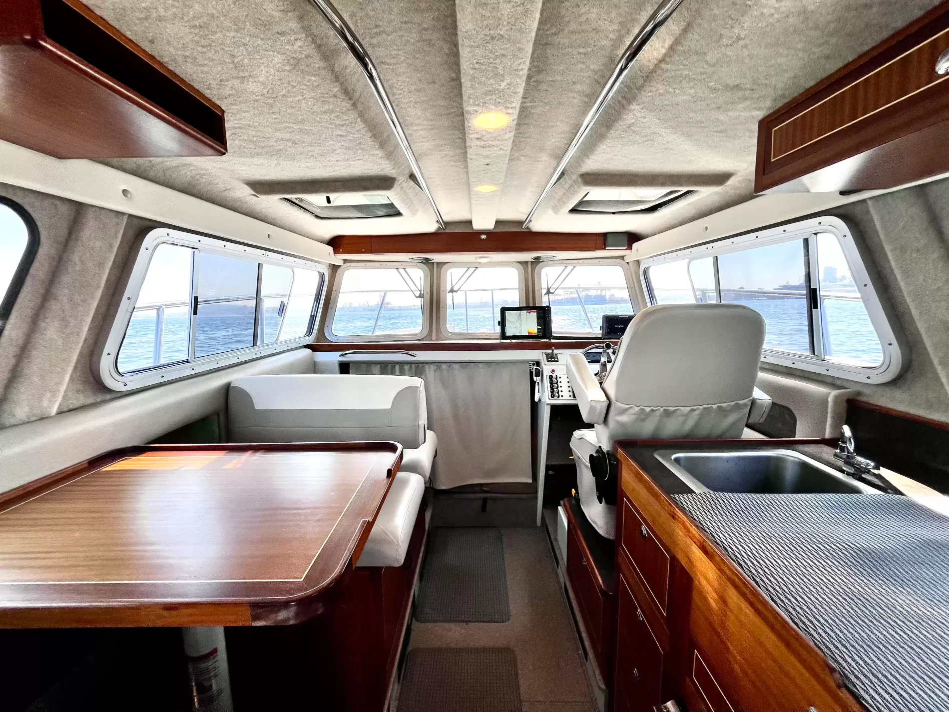Pre-Owned 2016 Kingfisher 3025 for Sale | Vancouver, BC | M&P Yacht Centre | 6a868a78a0d2b2871103a861