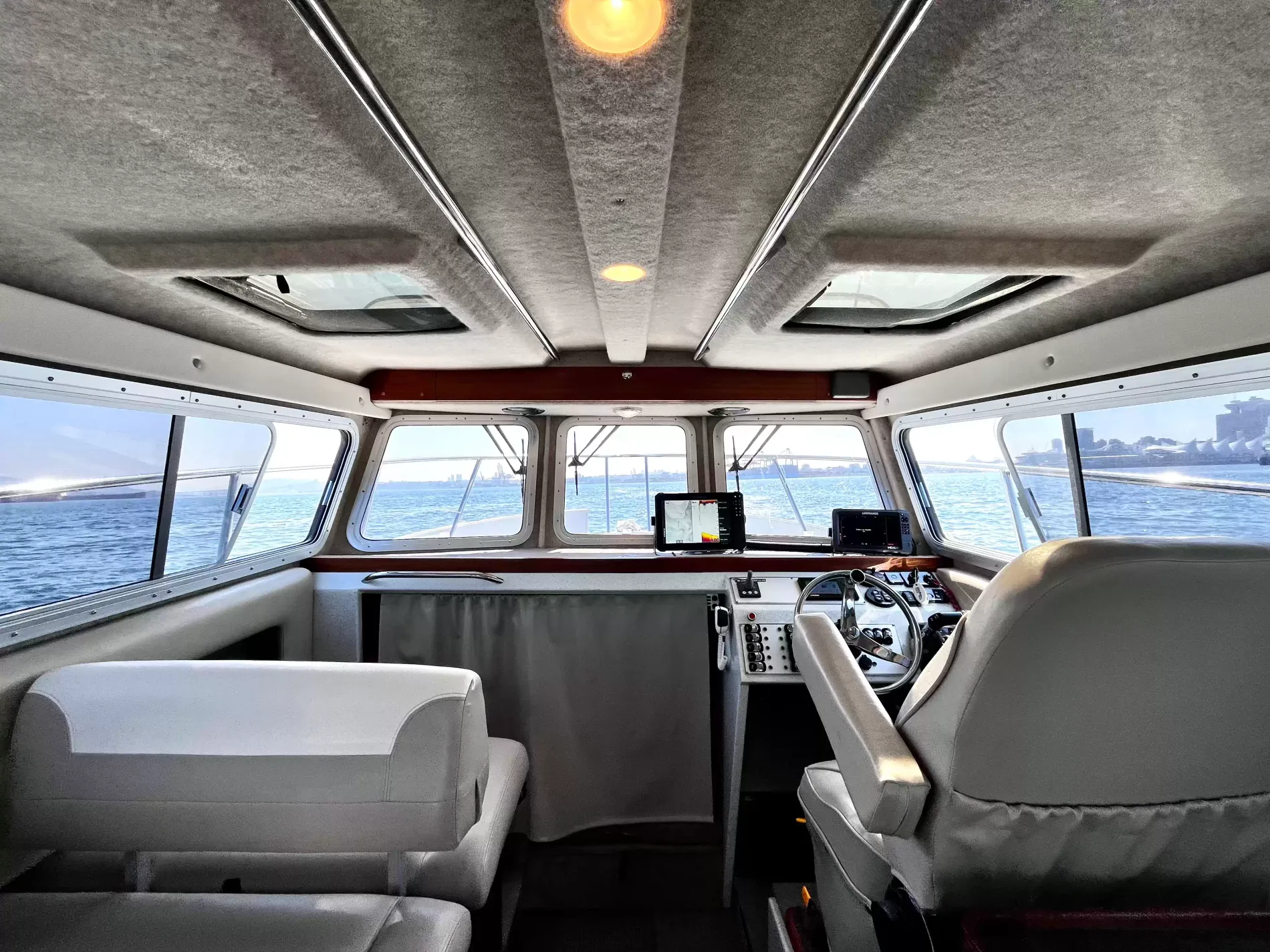 Pre-Owned 2016 Kingfisher 3025 for Sale | Vancouver, BC | M&P Yacht Centre | 6a868a78a0d2b2871103a861