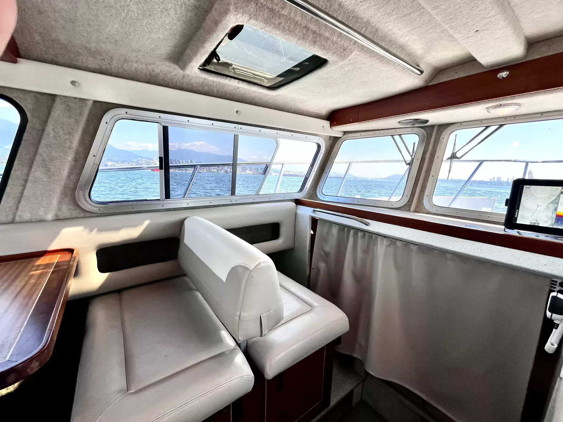 Pre-Owned 2016 Kingfisher 3025 for Sale | Vancouver, BC | M&P Yacht Centre | 6a868a78a0d2b2871103a861