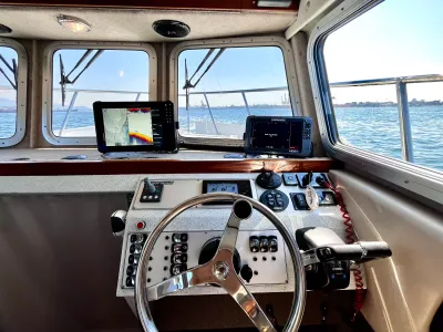 Pre-Owned 2016 Kingfisher 3025 for Sale | Vancouver, BC | M&P Yacht Centre | 6a868a78a0d2b2871103a861