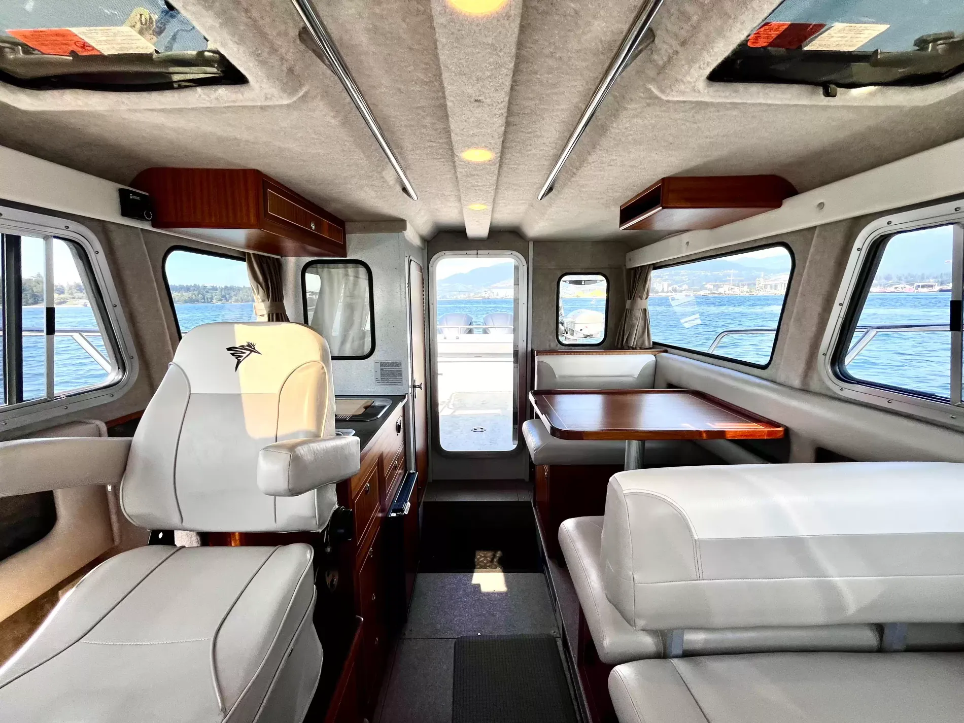 Pre-Owned 2016 Kingfisher 3025 for Sale | Vancouver, BC | M&P Yacht Centre | 6a868a78a0d2b2871103a861