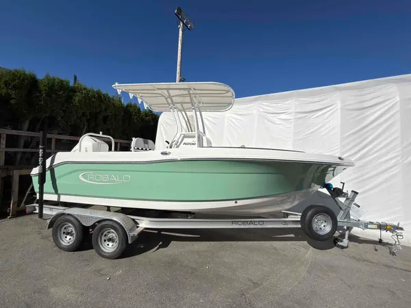 2027 Robalo R200-4