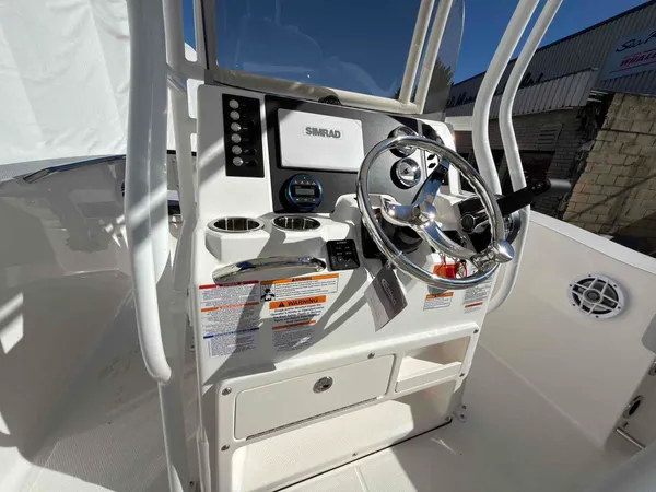 2027 Robalo R200-10