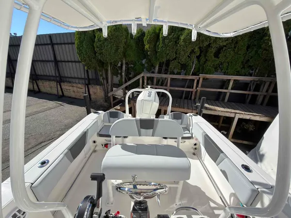 2027 Robalo R200-15