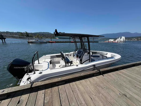 2027 Robalo R200-3