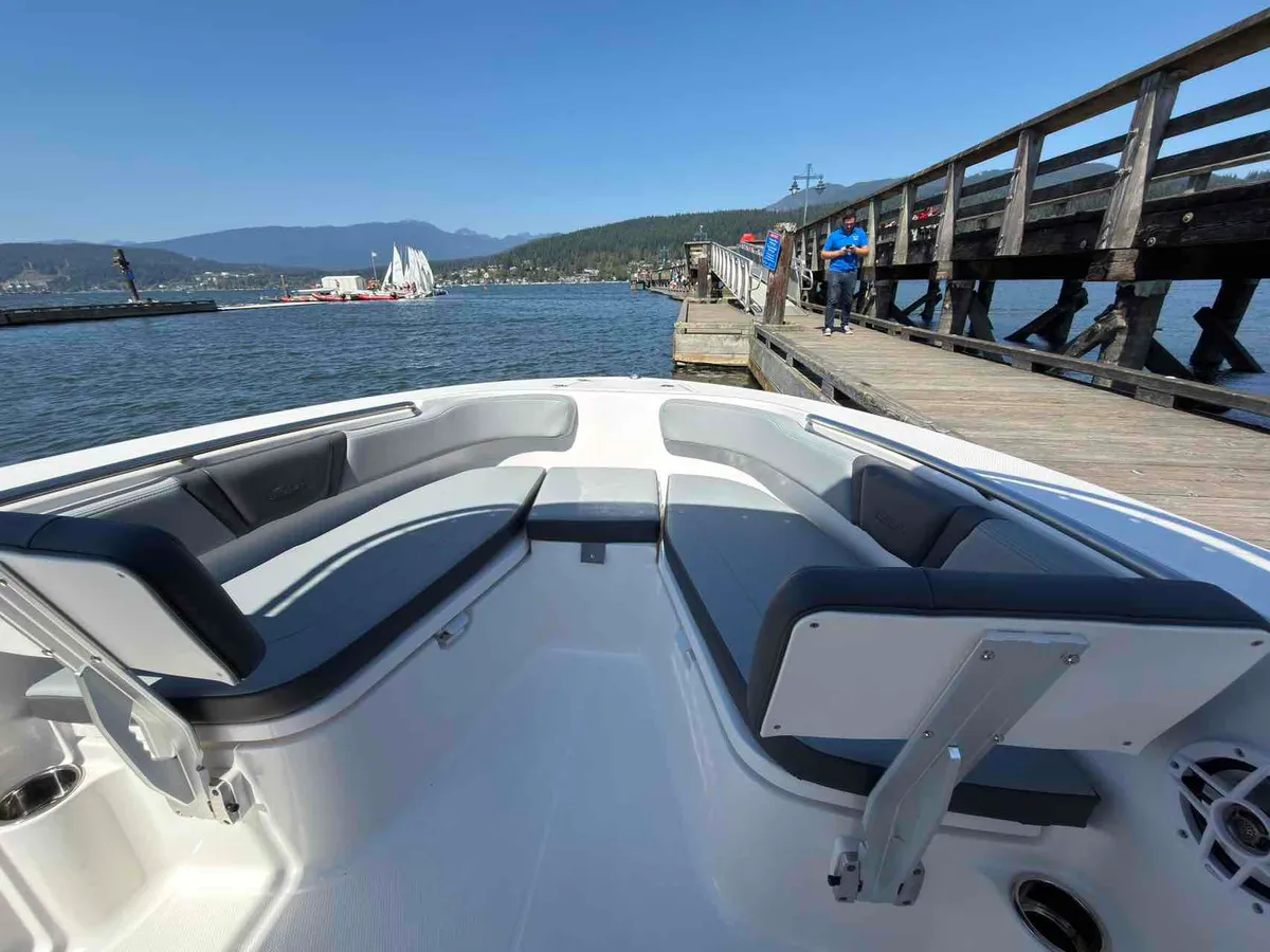 2027 Robalo R200-6