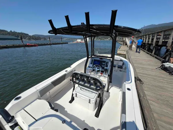 2027 Robalo R200-4