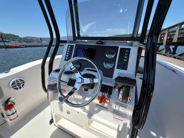 2027 Robalo R200-6