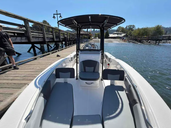 2027 Robalo R200-9