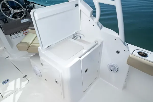 2027 Pursuit DC 266 detail image 4