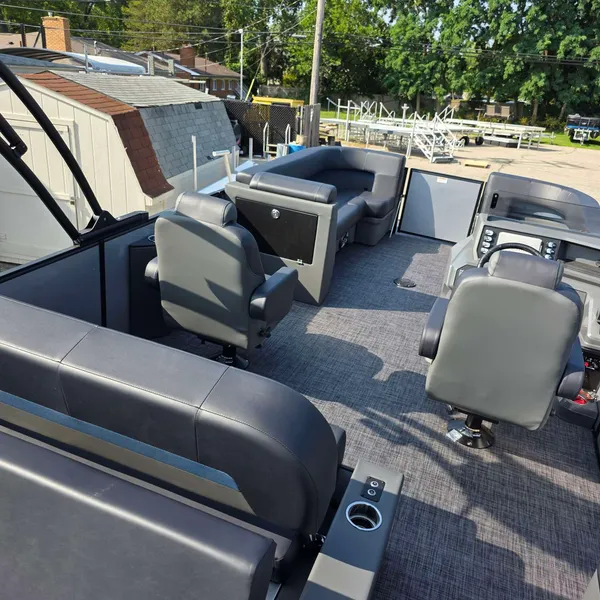 boat-detail-slider-thumb-13