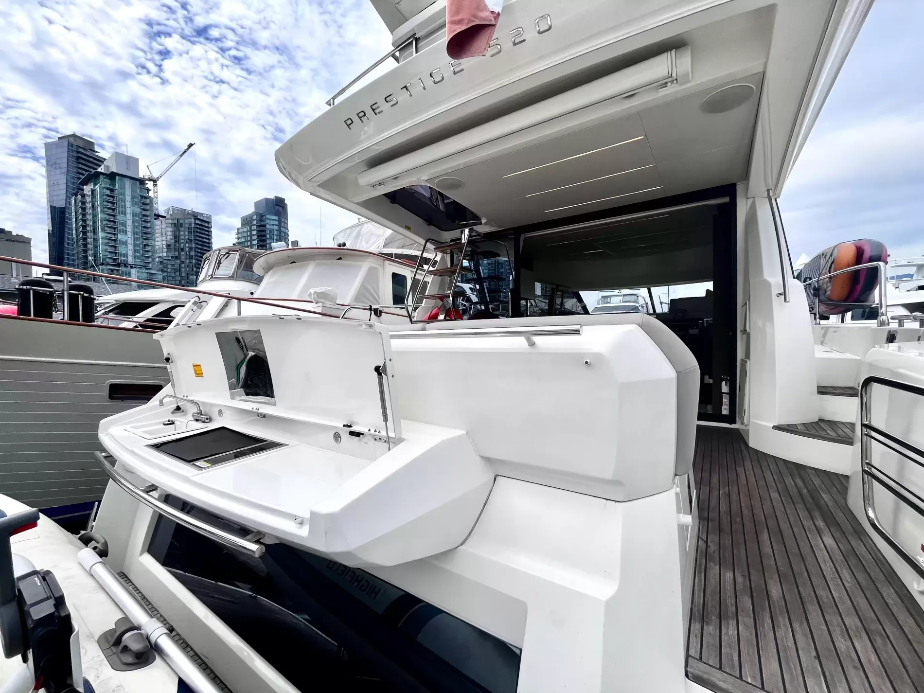 Pre-Owned 2021 Prestige yachts 520 Fly for Sale | Vancouver, BC | M&P Yacht Centre | 6a89202d2ef704f9af004a81