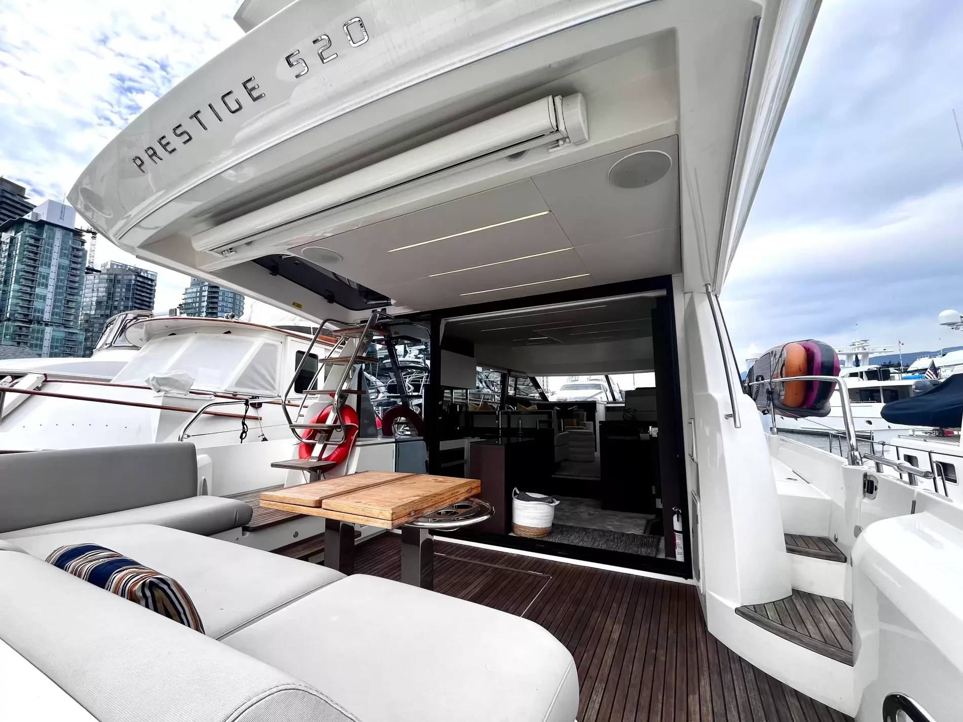 Pre-Owned 2021 Prestige yachts 520 Fly for Sale | Vancouver, BC | M&P Yacht Centre | 6a89202d2ef704f9af004a81