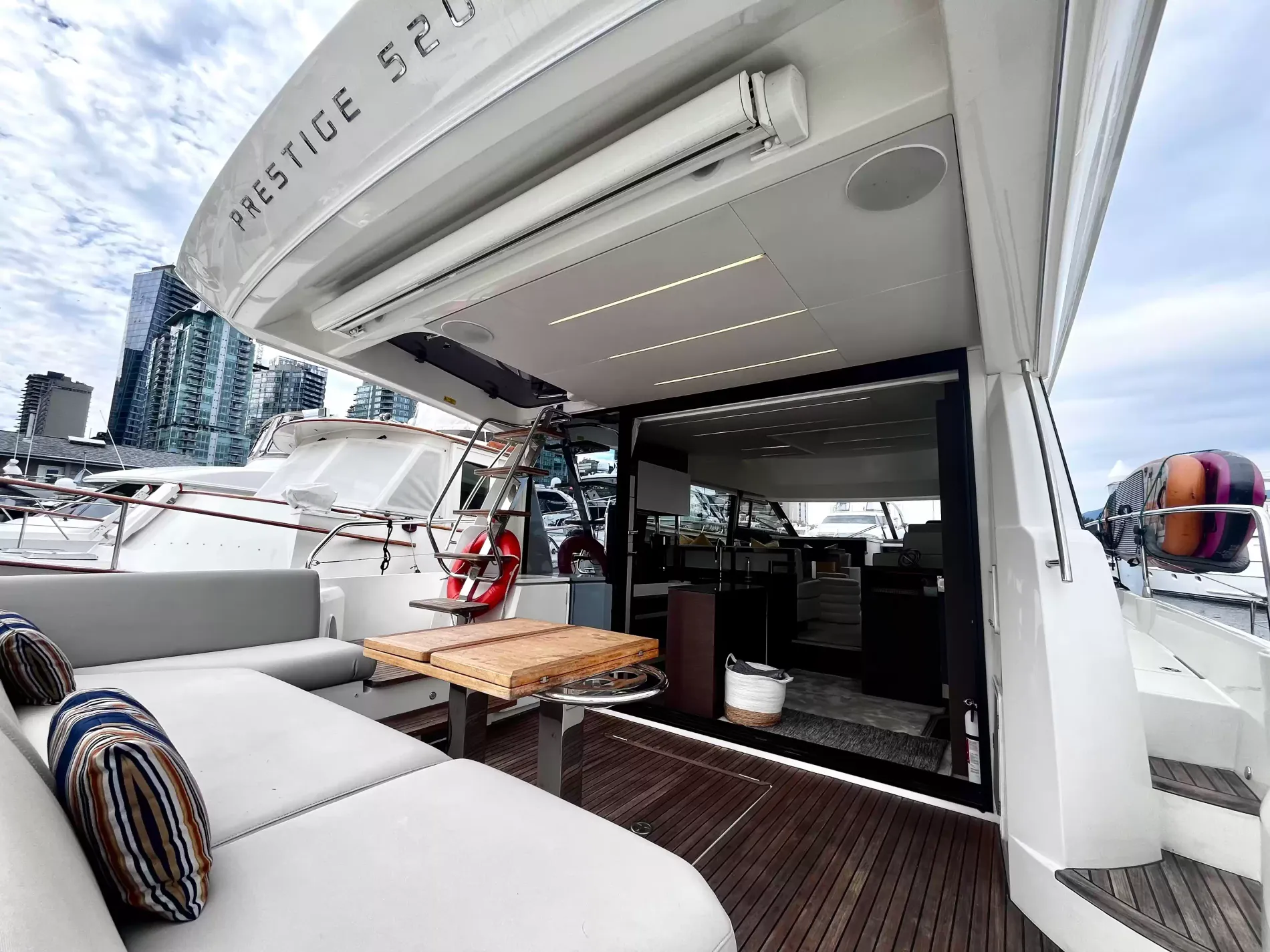 Pre-Owned 2021 Prestige yachts 520 Fly for Sale | Vancouver, BC | M&P Yacht Centre | 6a89202d2ef704f9af004a81