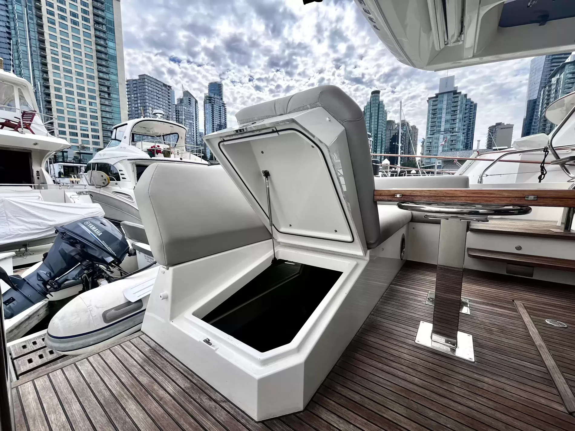Pre-Owned 2021 Prestige yachts 520 Fly for Sale | Vancouver, BC | M&P Yacht Centre | 6a89202d2ef704f9af004a81