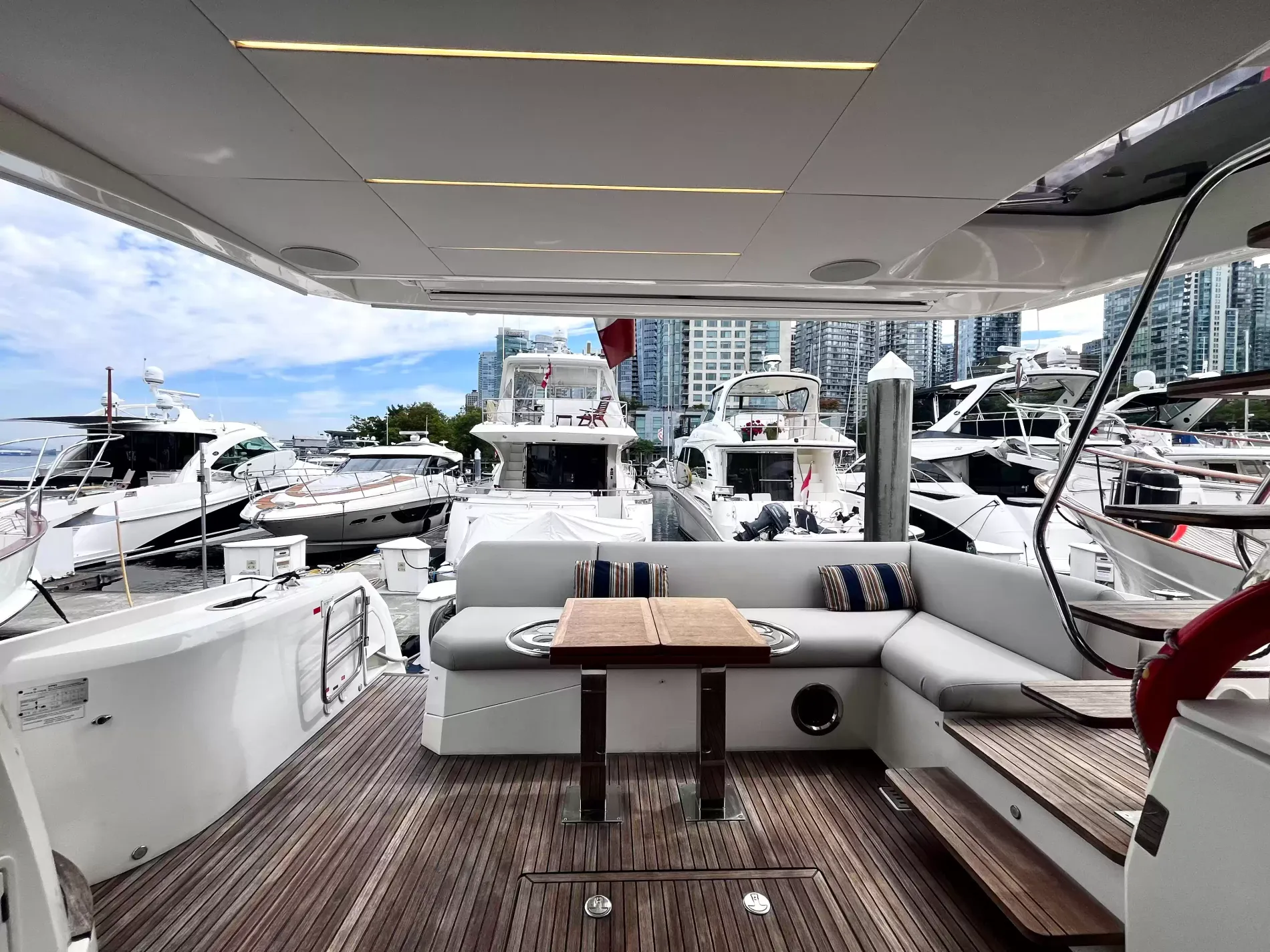 Pre-Owned 2021 Prestige yachts 520 Fly for Sale | Vancouver, BC | M&P Yacht Centre | 6a89202d2ef704f9af004a81