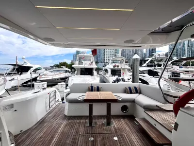 Pre-Owned 2021 Prestige yachts 520 Fly for Sale | Vancouver, BC | M&P Yacht Centre | 6a89202d2ef704f9af004a81