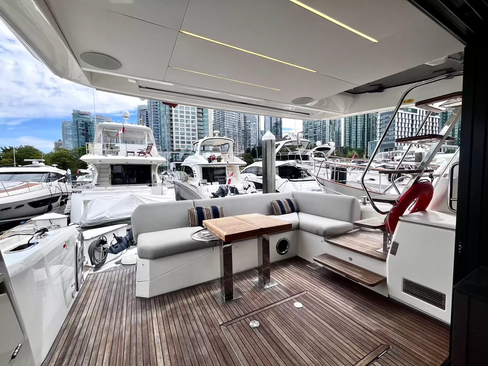 Pre-Owned 2021 Prestige yachts 520 Fly for Sale | Vancouver, BC | M&P Yacht Centre | 6a89202d2ef704f9af004a81