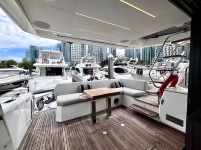 Pre-Owned 2021 Prestige yachts 520 Fly for Sale | Vancouver, BC | M&P Yacht Centre | 6a89202d2ef704f9af004a81