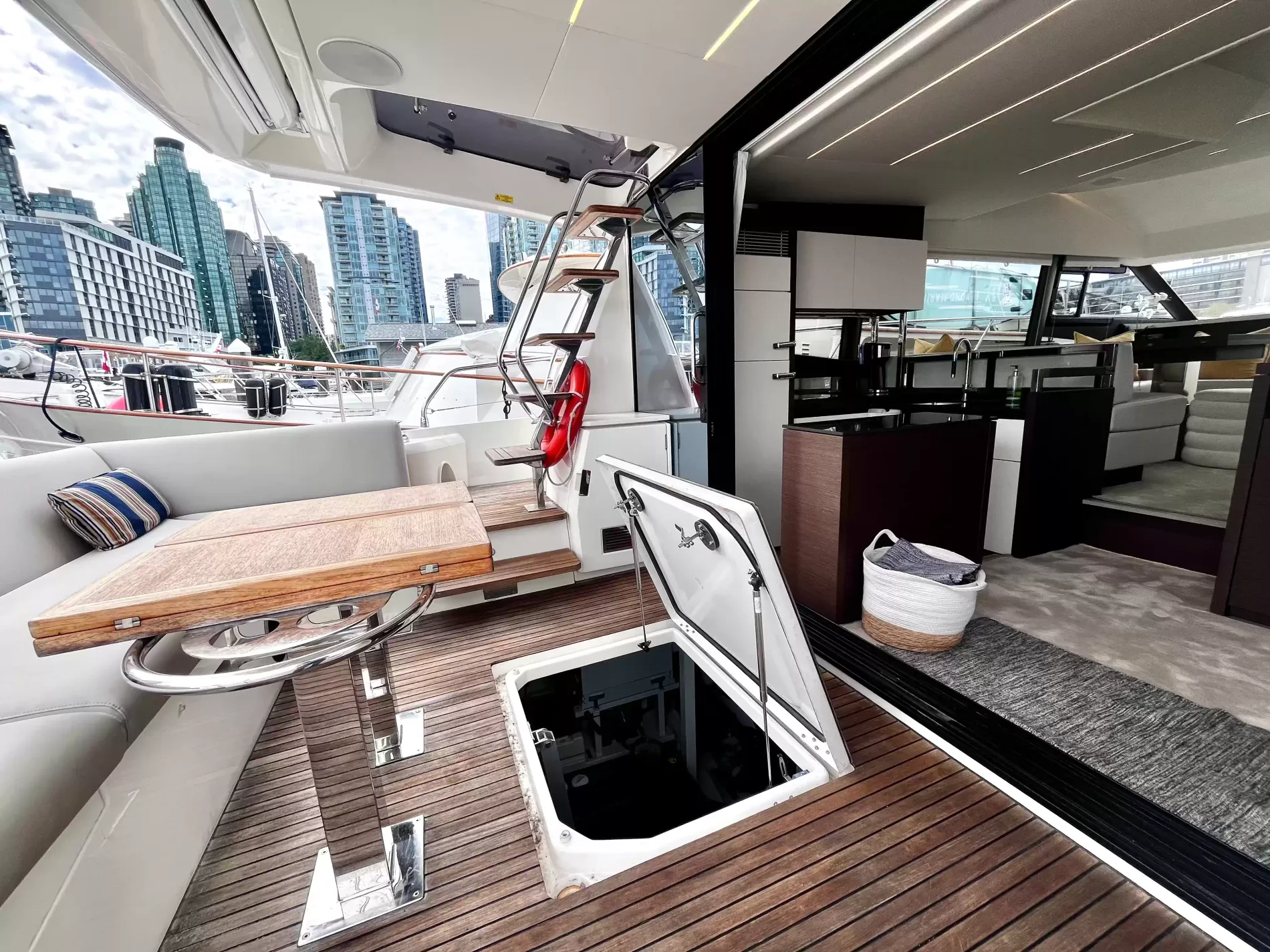 Pre-Owned 2021 Prestige yachts 520 Fly for Sale | Vancouver, BC | M&P Yacht Centre | 6a89202d2ef704f9af004a81