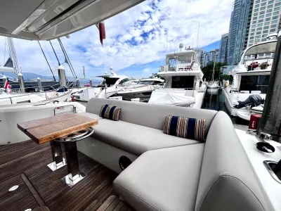 Pre-Owned 2021 Prestige yachts 520 Fly for Sale | Vancouver, BC | M&P Yacht Centre | 6a89202d2ef704f9af004a81