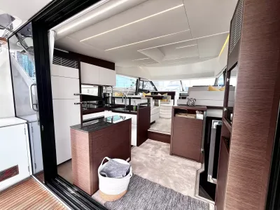 Pre-Owned 2021 Prestige yachts 520 Fly for Sale | Vancouver, BC | M&P Yacht Centre | 6a89202d2ef704f9af004a81