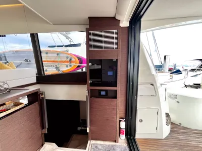Pre-Owned 2021 Prestige yachts 520 Fly for Sale | Vancouver, BC | M&P Yacht Centre | 6a89202d2ef704f9af004a81