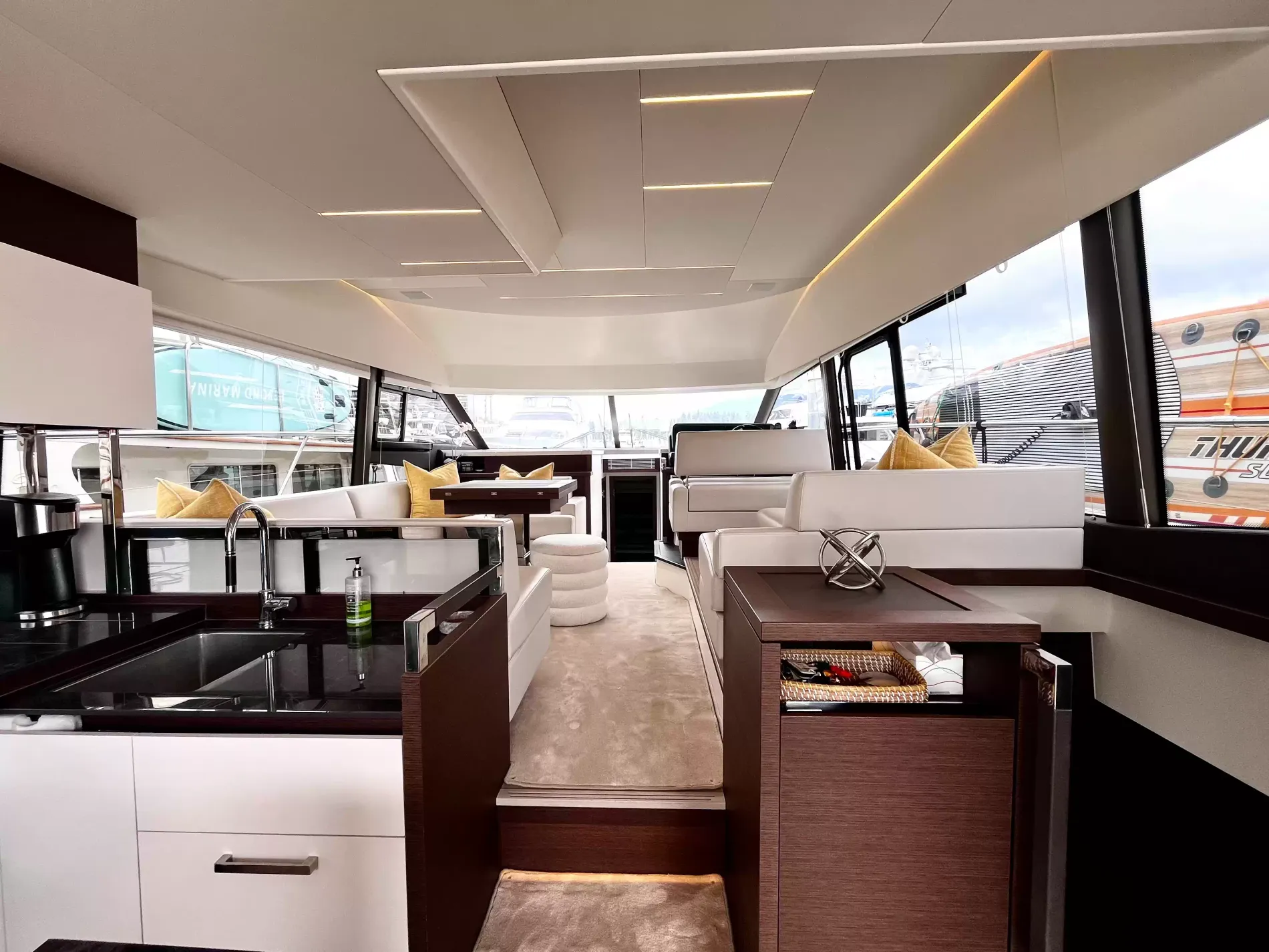 Pre-Owned 2021 Prestige yachts 520 Fly for Sale | Vancouver, BC | M&P Yacht Centre | 6a89202d2ef704f9af004a81