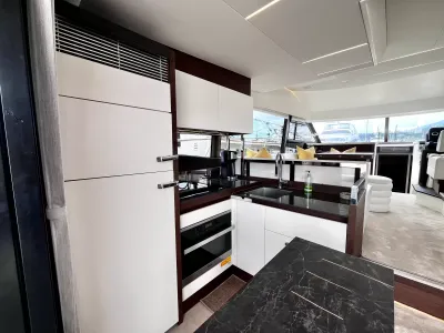 Pre-Owned 2021 Prestige yachts 520 Fly for Sale | Vancouver, BC | M&P Yacht Centre | 6a89202d2ef704f9af004a81