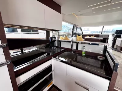 Pre-Owned 2021 Prestige yachts 520 Fly for Sale | Vancouver, BC | M&P Yacht Centre | 6a89202d2ef704f9af004a81