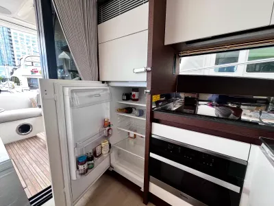 Pre-Owned 2021 Prestige yachts 520 Fly for Sale | Vancouver, BC | M&P Yacht Centre | 6a89202d2ef704f9af004a81