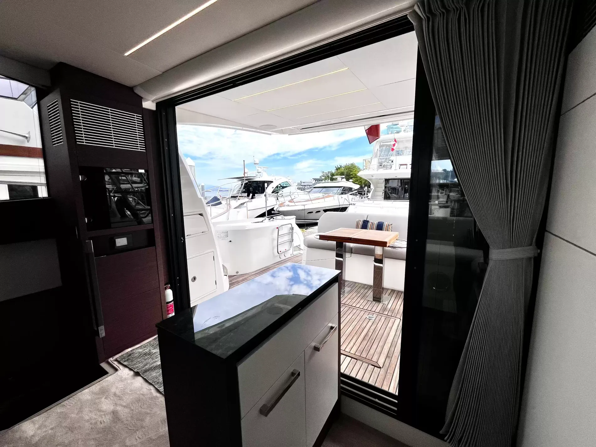 Pre-Owned 2021 Prestige yachts 520 Fly for Sale | Vancouver, BC | M&P Yacht Centre | 6a89202d2ef704f9af004a81