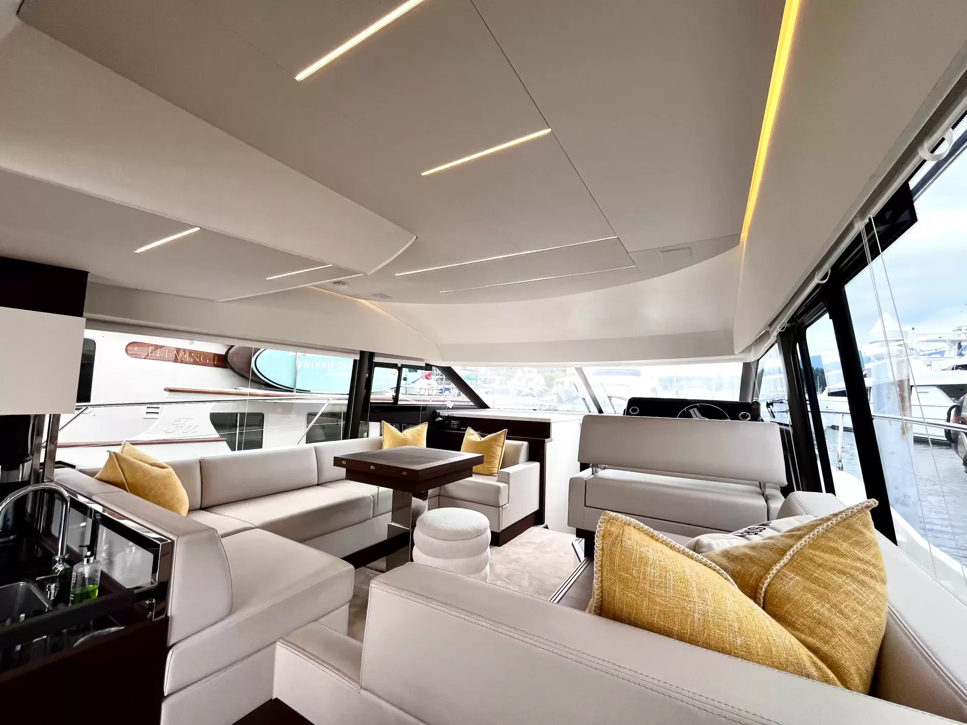 Pre-Owned 2021 Prestige yachts 520 Fly for Sale | Vancouver, BC | M&P Yacht Centre | 6a89202d2ef704f9af004a81