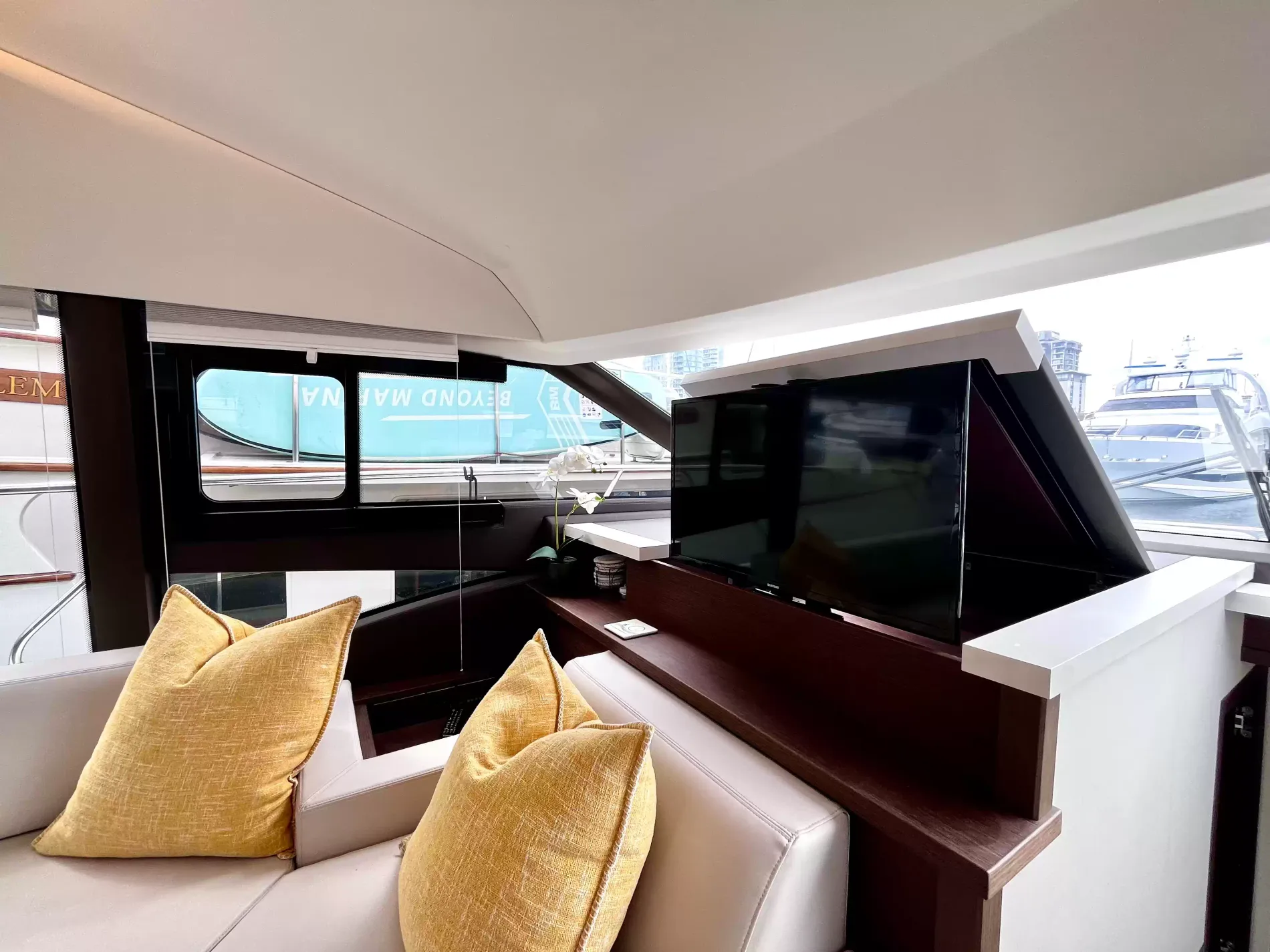 Pre-Owned 2021 Prestige yachts 520 Fly for Sale | Vancouver, BC | M&P Yacht Centre | 6a89202d2ef704f9af004a81